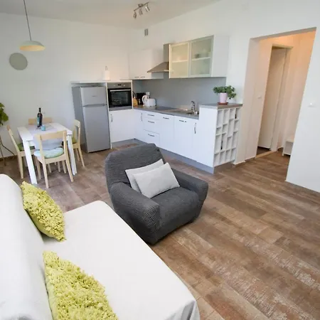 Argus 3 - Center * Makarska